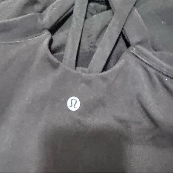 Lululemon top (size 8) with build in bra - Picture 3 of 4